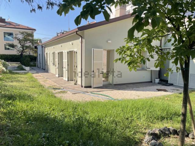 Case e ville in vendita di 200 m² in Viale Zara, 19