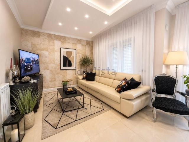 Case e ville in vendita di 195 m² in Viale Nerone, 39
