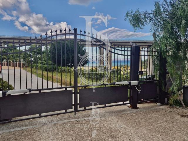 Case e ville in vendita di 195 m² in Contrada Ponte di Naso, 186