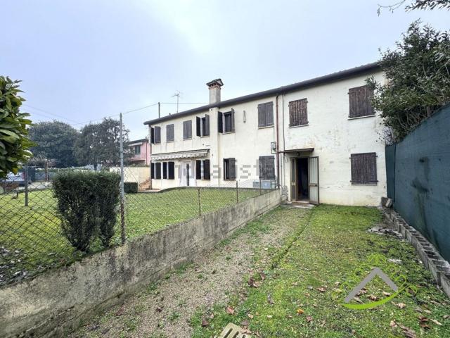 Case e ville in vendita di 195 m² in Piazza D&apos acquisto Salvo