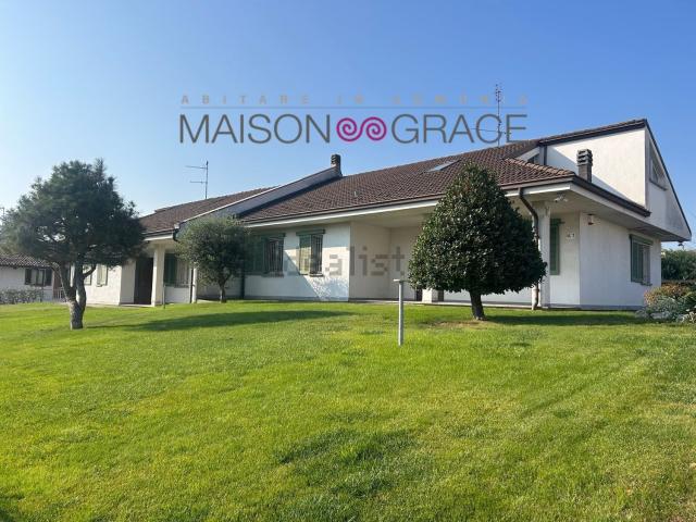 Case e ville in vendita di 195 m² in Strada Guarene, 15