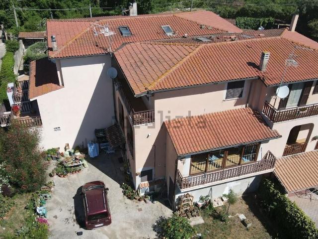 Case e ville in vendita di 195 m² in Strada Provinciale 3/e Ardeatina