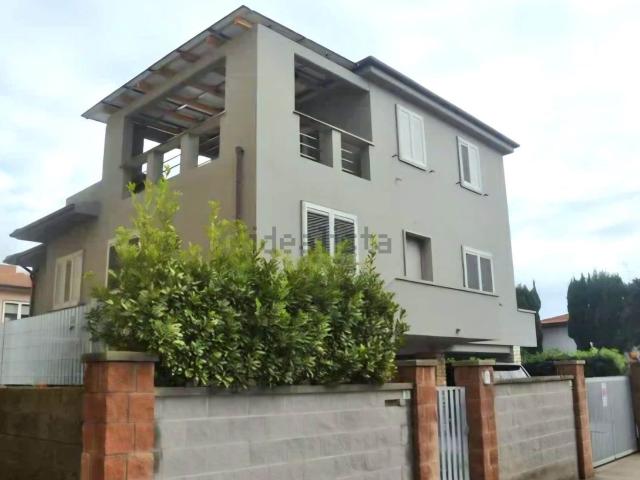 Case e ville in vendita di 196 m²