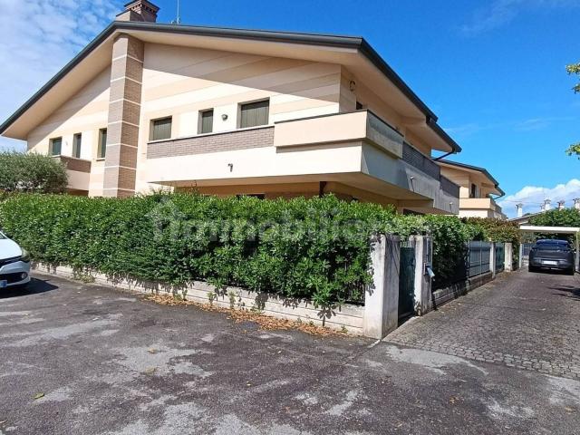 Case e ville in vendita di 196 m² in Via Caldonazzo