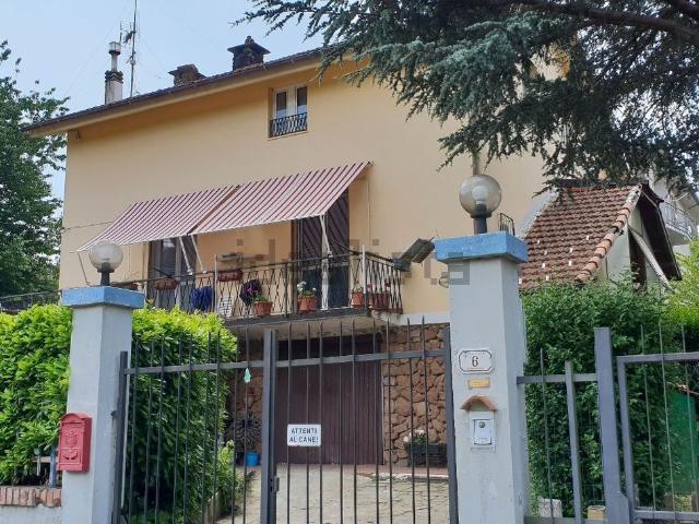 Case e ville in vendita di 196 m² in Via Don Spertino, 9