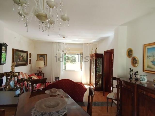 Case e ville in vendita di 196 m² in Via Serroni