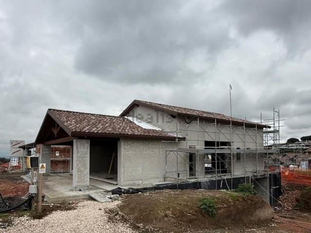 Case e ville in vendita di 196 m² in Via Livio Gratton