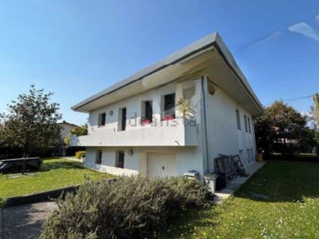 Case e ville in vendita di 196 m² in Via Pestarole, 3