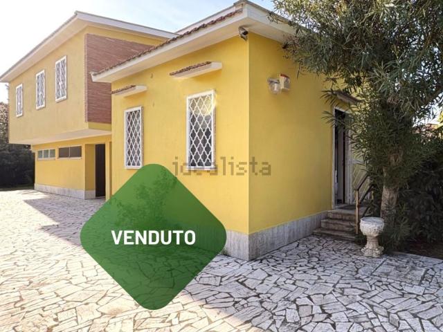 Case e ville in vendita di 196 m² in Via Rimini, 45