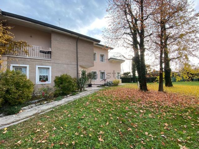 Case e ville in vendita di 196 m² in Viale Stazione, 6
