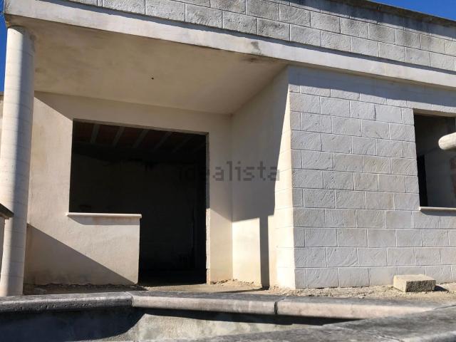 Case e ville in vendita di 1975 m² in Viale Gordini