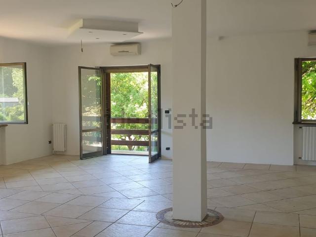 Case e ville in vendita di 197 m² in Via Biellese