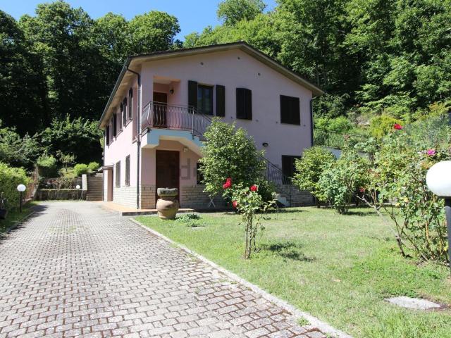 Case e ville in vendita di 197 m² in Via Buca di Rocco, 215