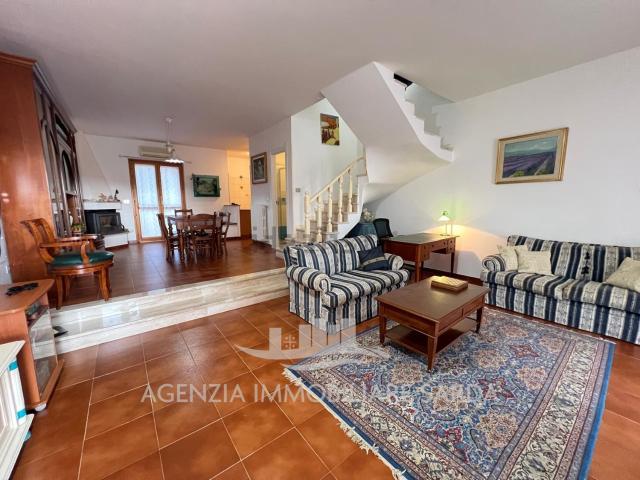 Case e ville in vendita di 197 m² in Via dei Tamerici, 6