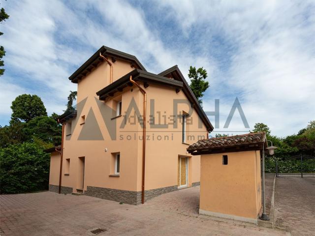 Case e ville in vendita di 197 m² in Via Modena