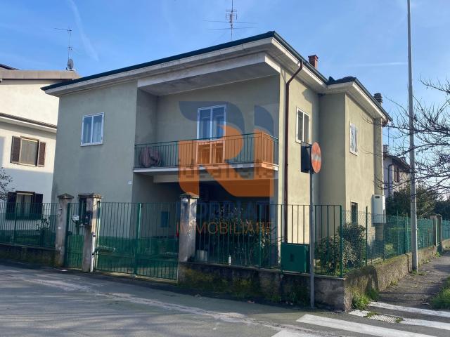 Case e ville in vendita di 197 m² in Via Matteotti