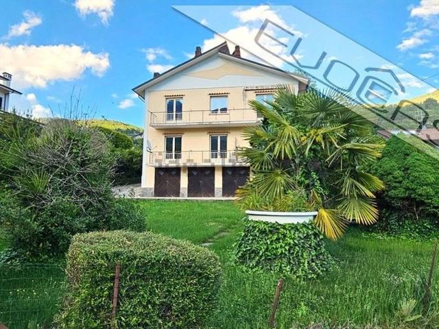 Case e ville in vendita di 197 m² in Via Primo Laurenti, 2