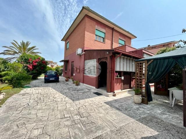 Case e ville in vendita di 197 m² in Via Rieti, 6