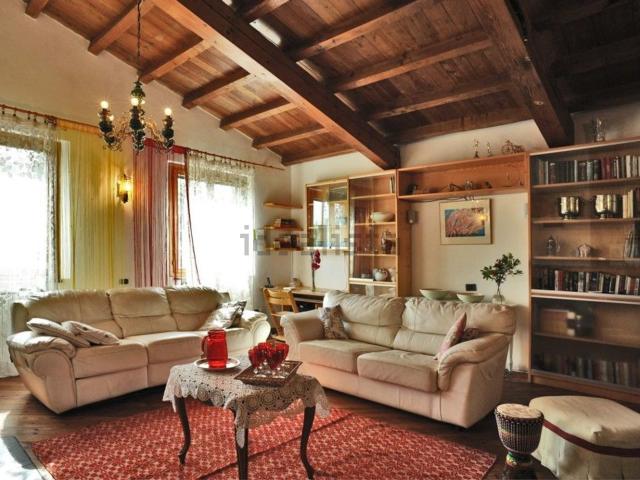 Case e ville in vendita di 197 m² in Località Monti Branzi