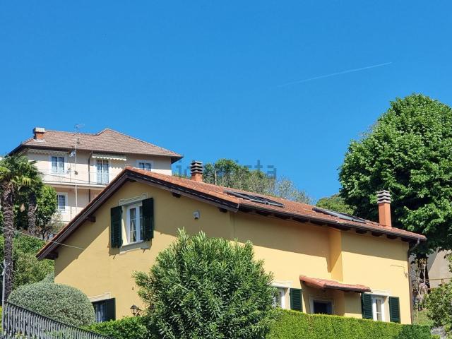 Case e ville in vendita di 198 m² in Via Benedetto da Cesino, 34