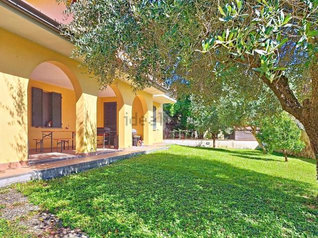 Case e ville in vendita di 198 m² in Via Giacomo Brodolini