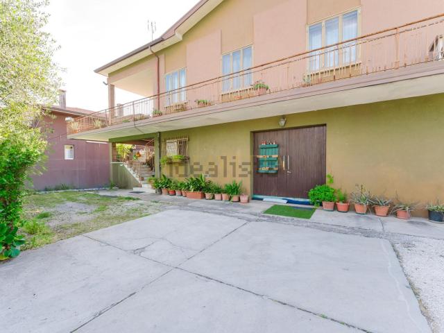 Case e ville in vendita di 198 m² in Via Everardo