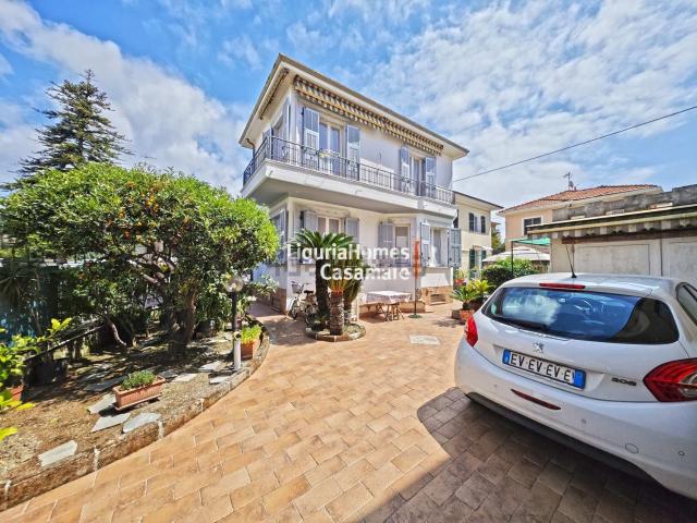 Case e ville in vendita di 198 m² in Via Lagazzi