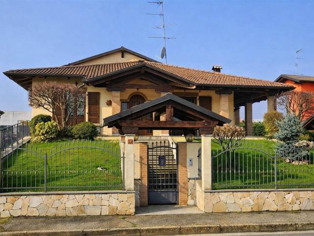 Case e ville in vendita di 198 m² in Via Santa Cecilia