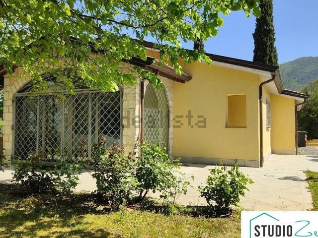 Case e ville in vendita di 198 m² in Viale della Rimembranza, 20