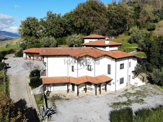 Case e ville in vendita di 1995 m² in Via Gaglioppo, 1