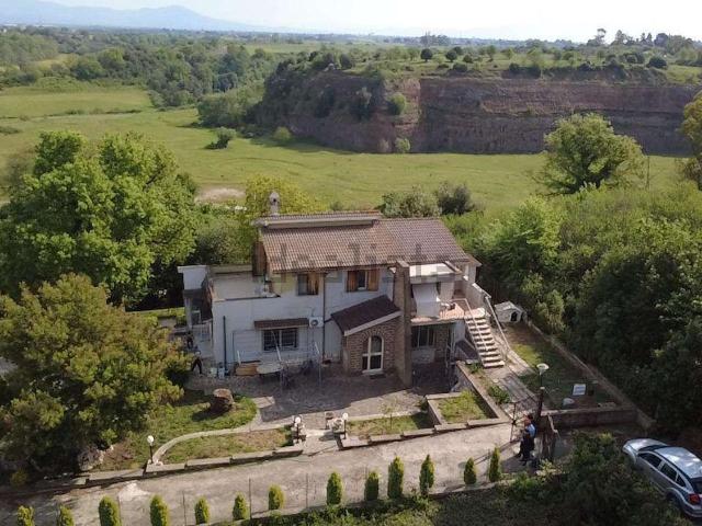 Case e ville in vendita di 199 m² in Via Sasso, 14