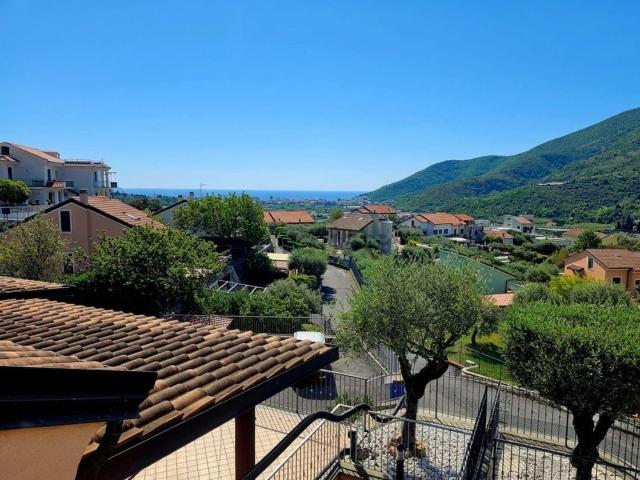 Case e ville in vendita di 200000 m² in Via Maccagne, 27