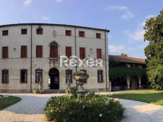 Case e ville in vendita di 2000 m²