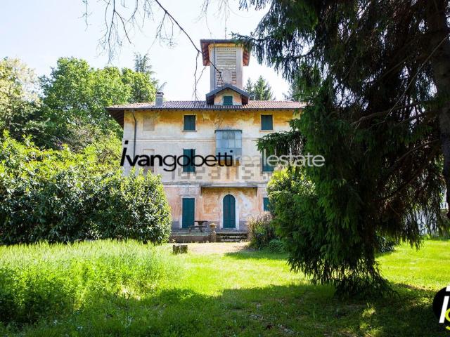 Case e ville in vendita di 2000 m²