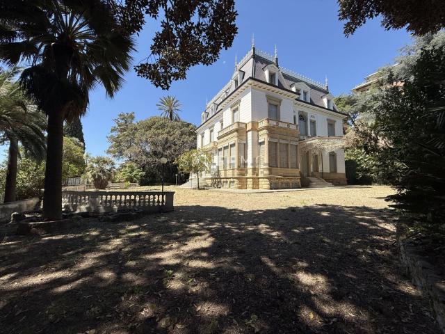 Case e ville in vendita di 2000 m² in Corso Felice Cavallotti