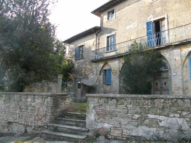 Case e ville in vendita di 2000 m² in Via Lucardese