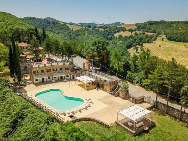 Case e ville in vendita di 2000 m² in Via Serra Alta