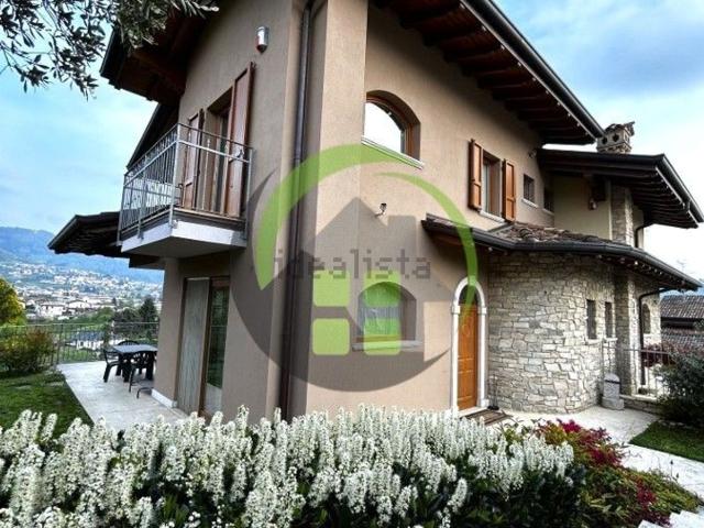 Case e ville in vendita di 200 m²