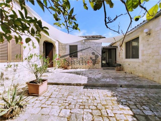 Case e ville in vendita di 270 m²