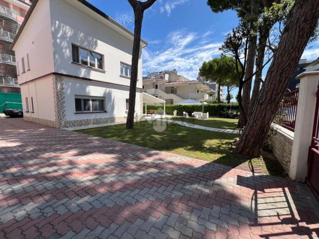 Case e ville in vendita di 200 m² in Traversa I Pineta, 11