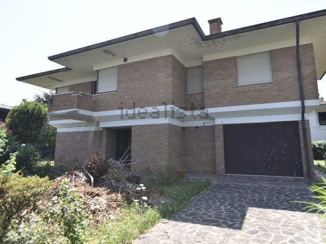 Case e ville in vendita di 200 m² in Via Col Moschin