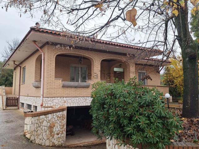 Case e ville in vendita di 200 m² in Via Colli I Tratto, 87