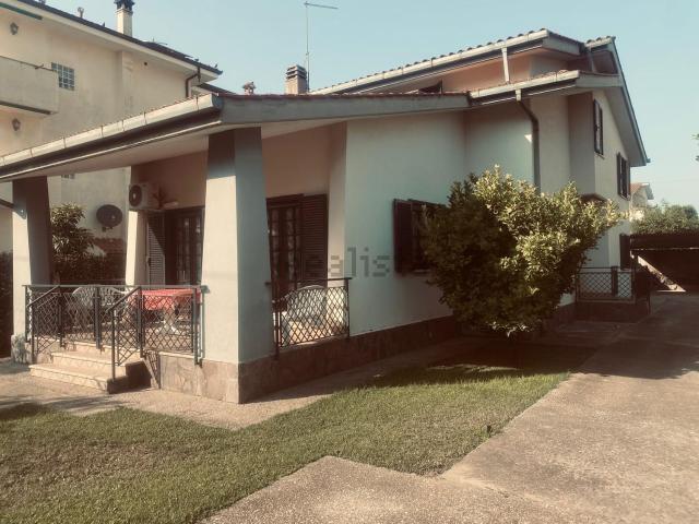 Case e ville in vendita di 200 m² in Via Coroglio, 10
