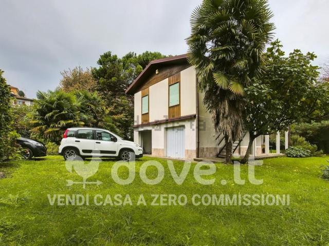 Case e ville in vendita di 200 m² in Via Cazzane, 6