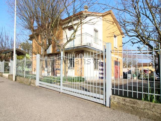 Case e ville in vendita di 200 m² in Via Carlo Alberto dalla Chiesa, 4