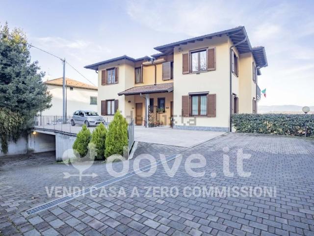 Case e ville in vendita di 200 m² in Via Carnia, 55