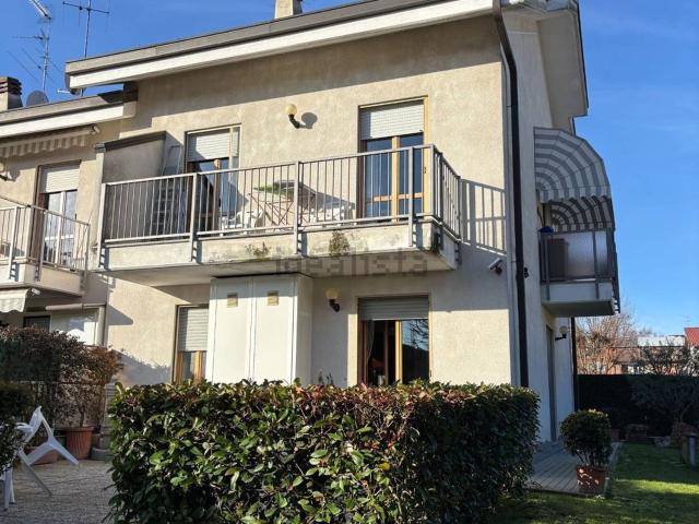 Case e ville in vendita di 200 m² in Via Carso, 78