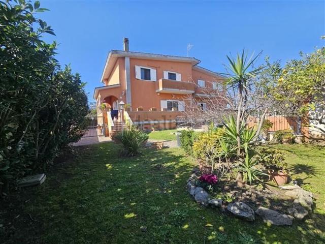 Case e ville in vendita di 200 m² in Via Casal di Claudia