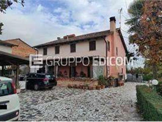 Case e ville in vendita di 200 m² in Via Case Rosse, 13