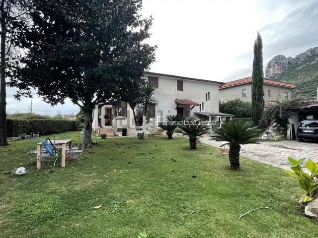 Case e ville in vendita di 200 m² in Via Caselle